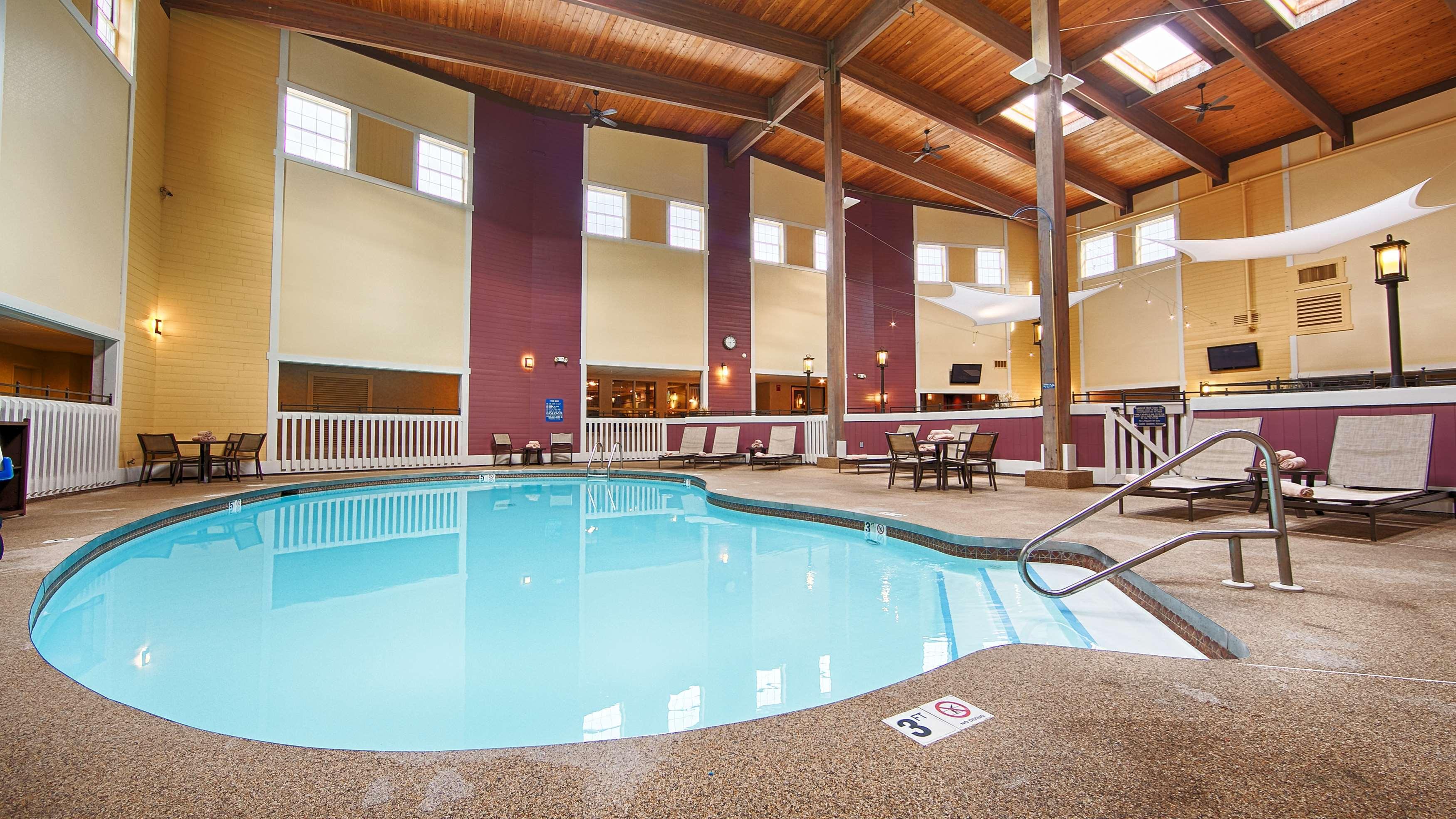Best Western Plus Steeplegate Inn Davenport Exterior foto