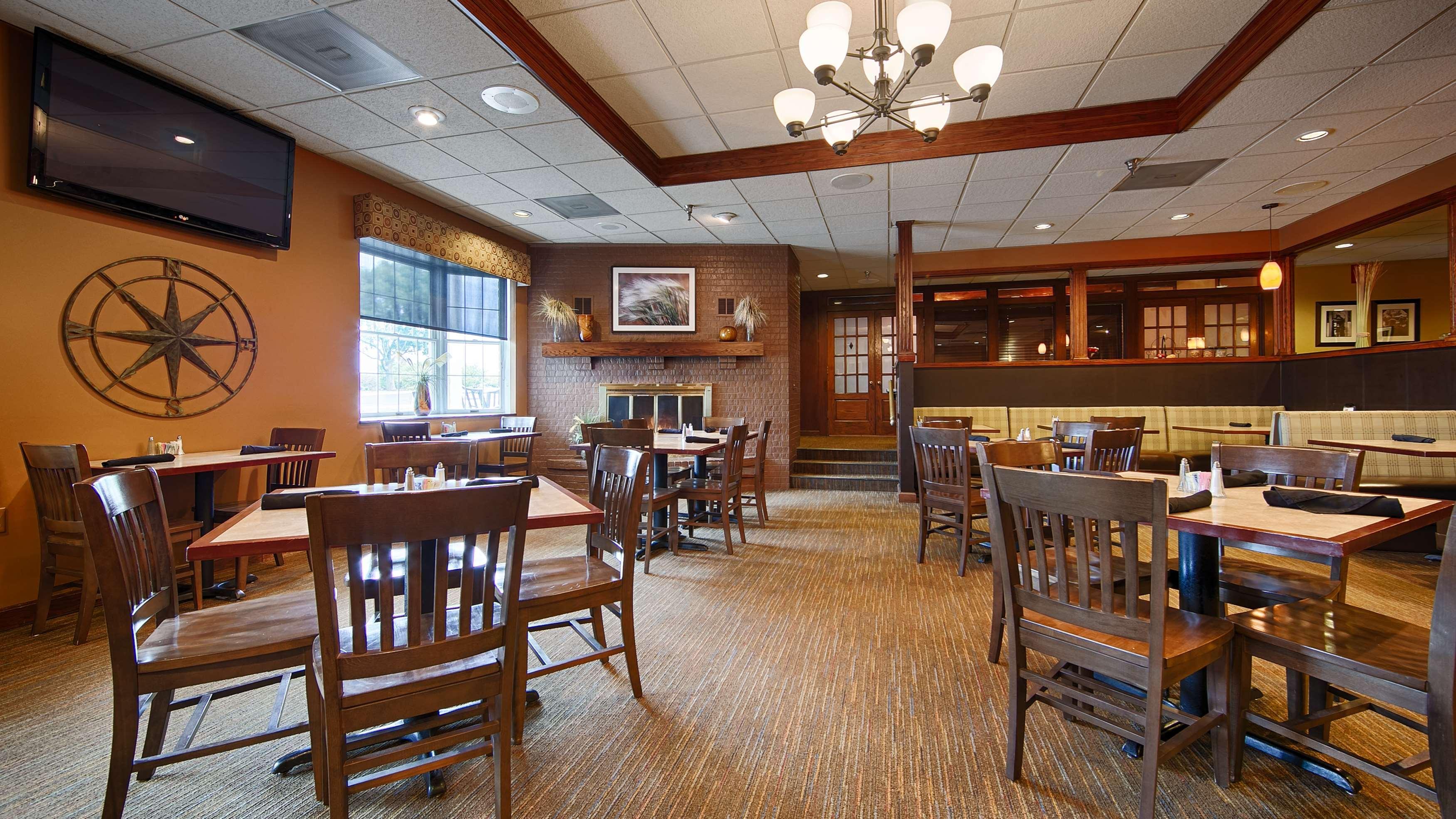 Best Western Plus Steeplegate Inn Davenport Exterior foto
