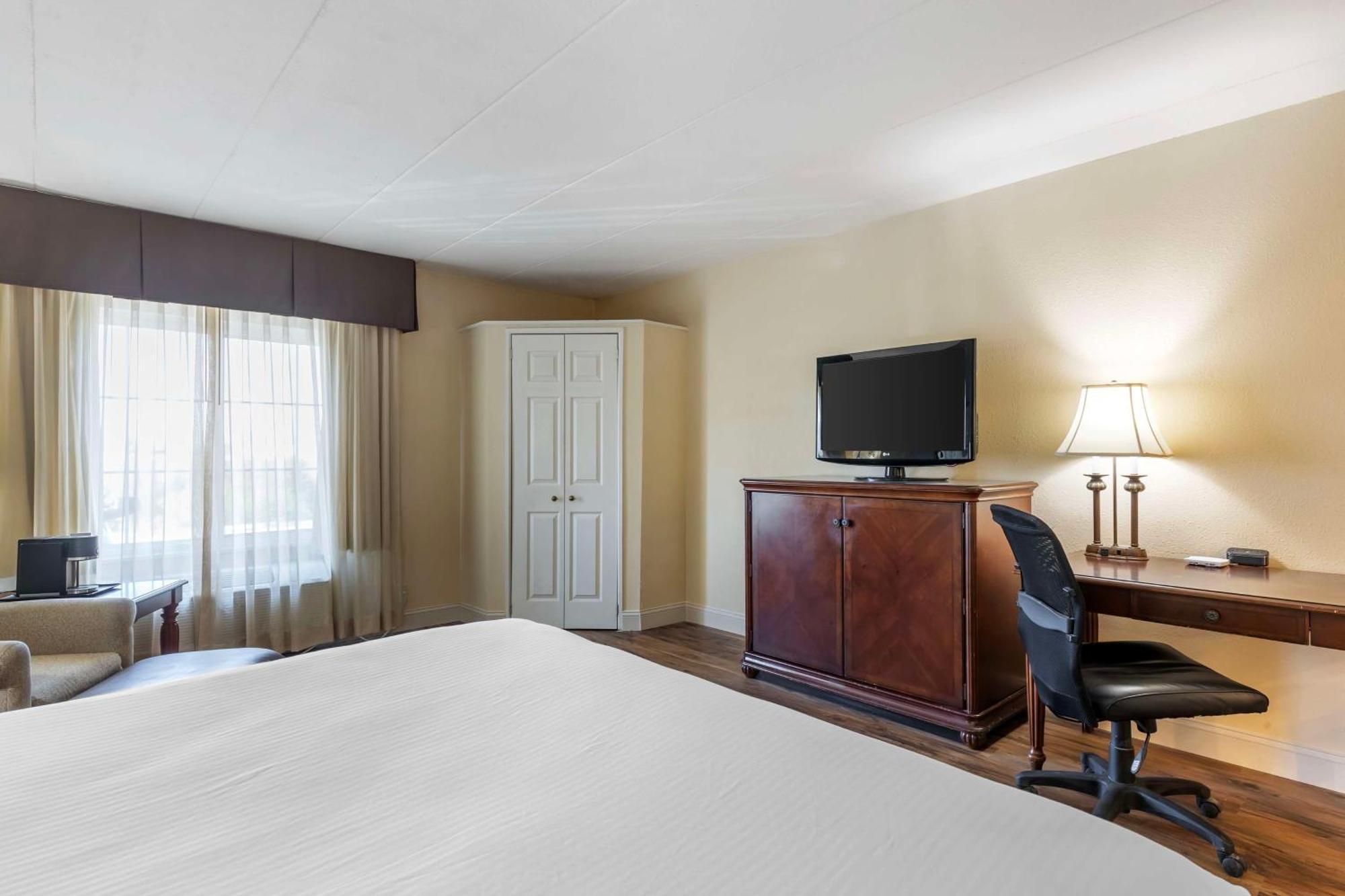 Best Western Plus Steeplegate Inn Davenport Exterior foto