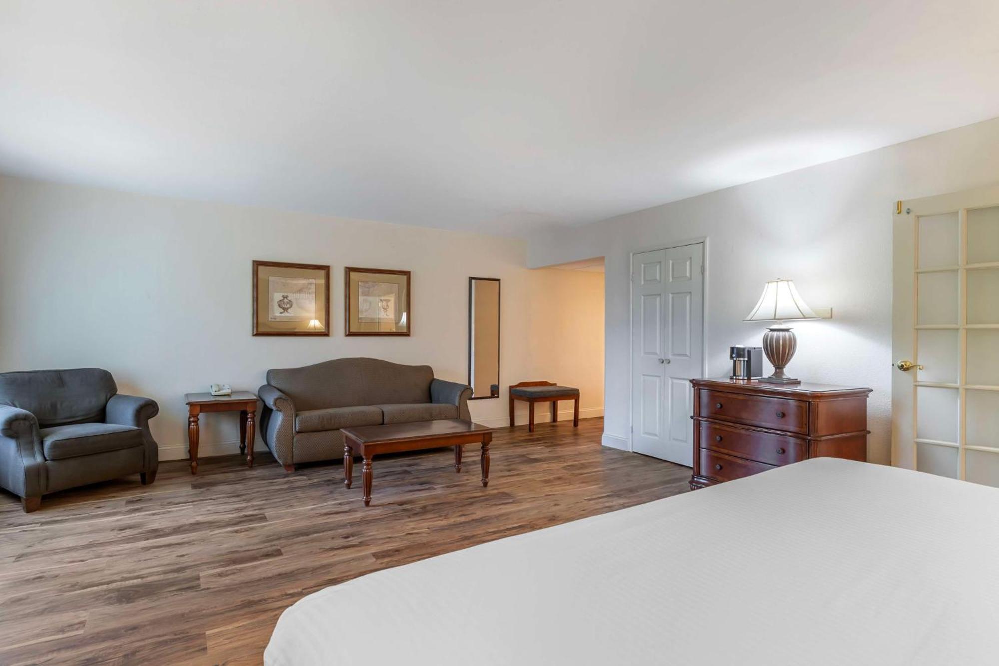 Best Western Plus Steeplegate Inn Davenport Exterior foto