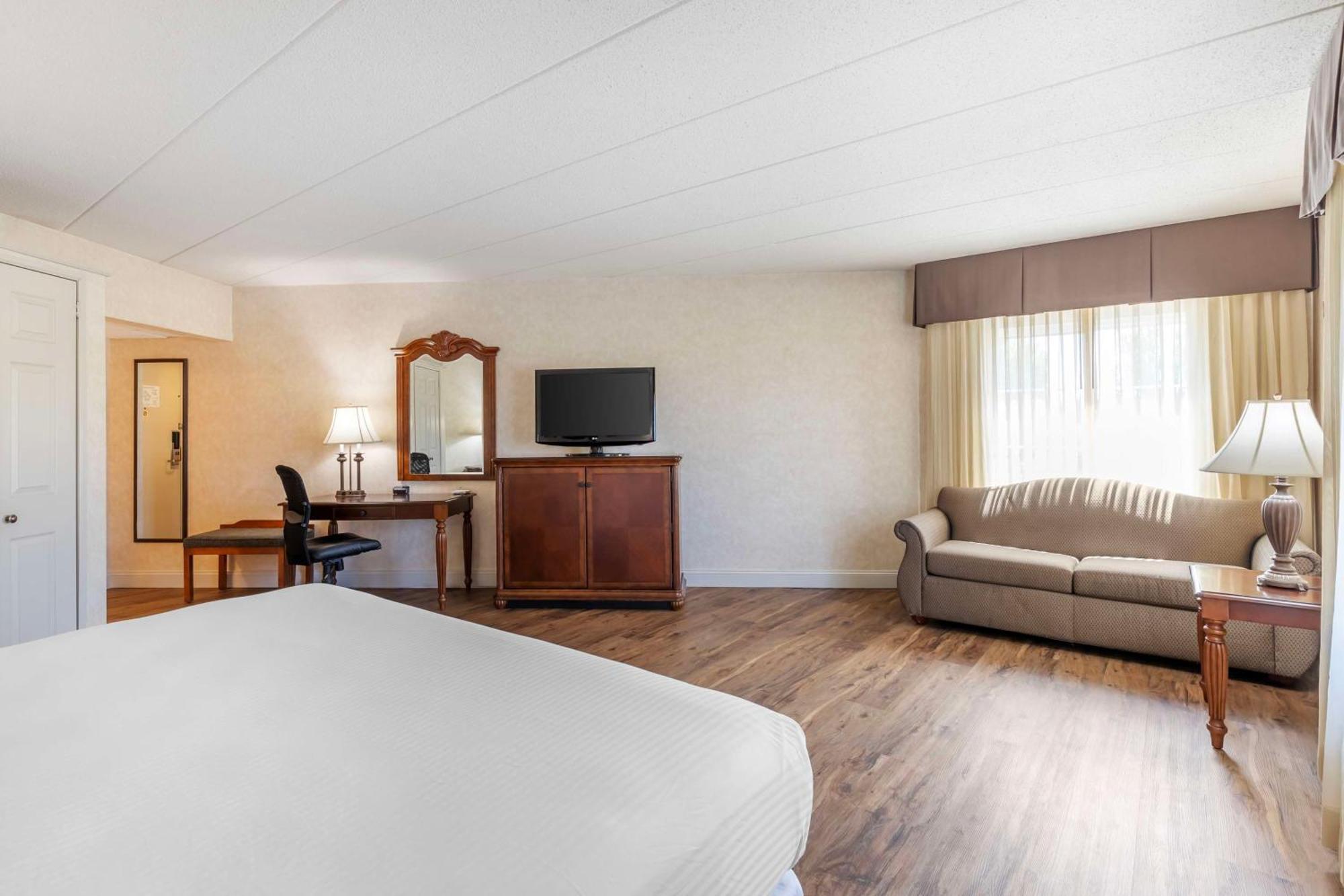 Best Western Plus Steeplegate Inn Davenport Exterior foto