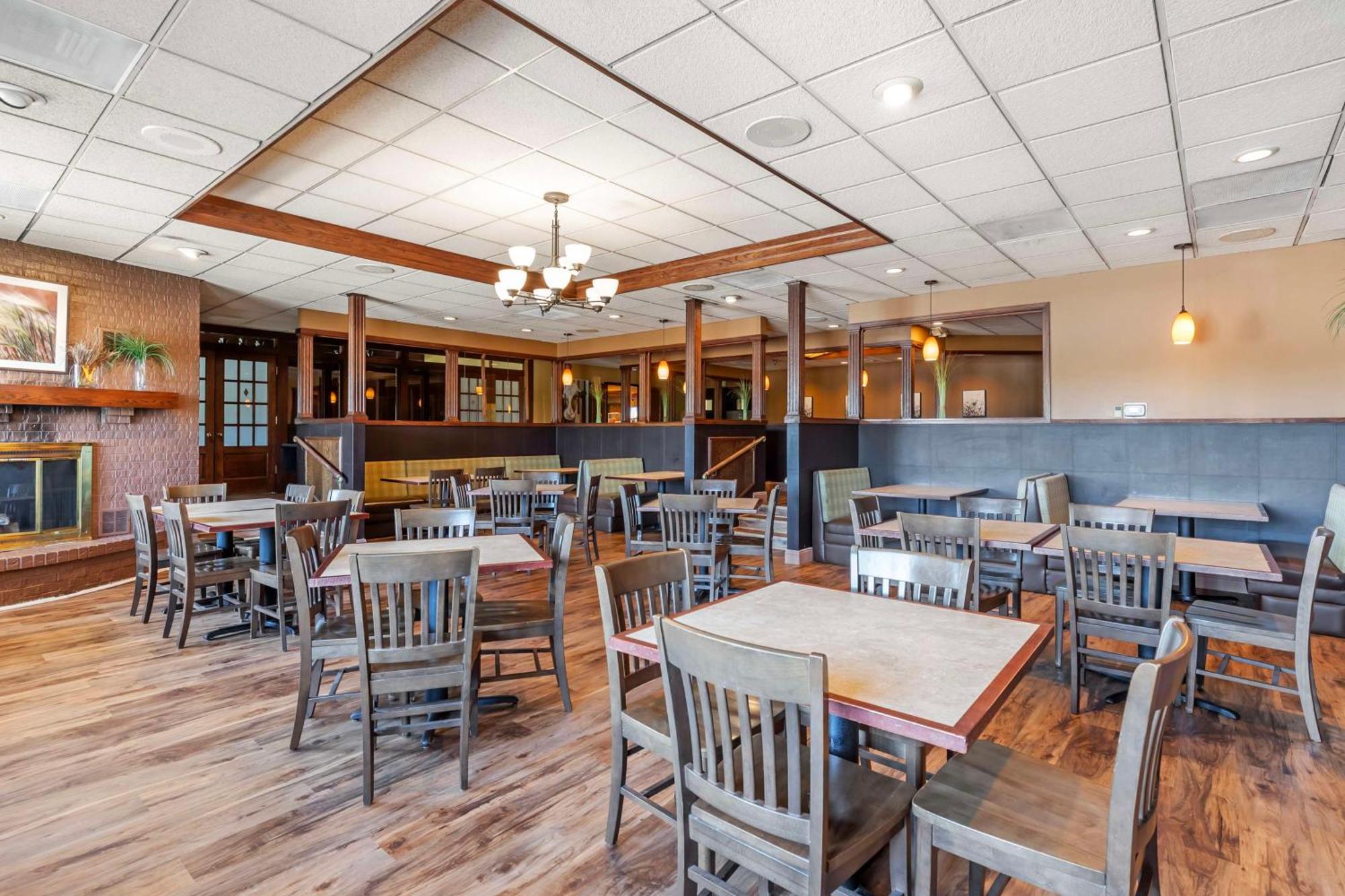 Best Western Plus Steeplegate Inn Davenport Exterior foto