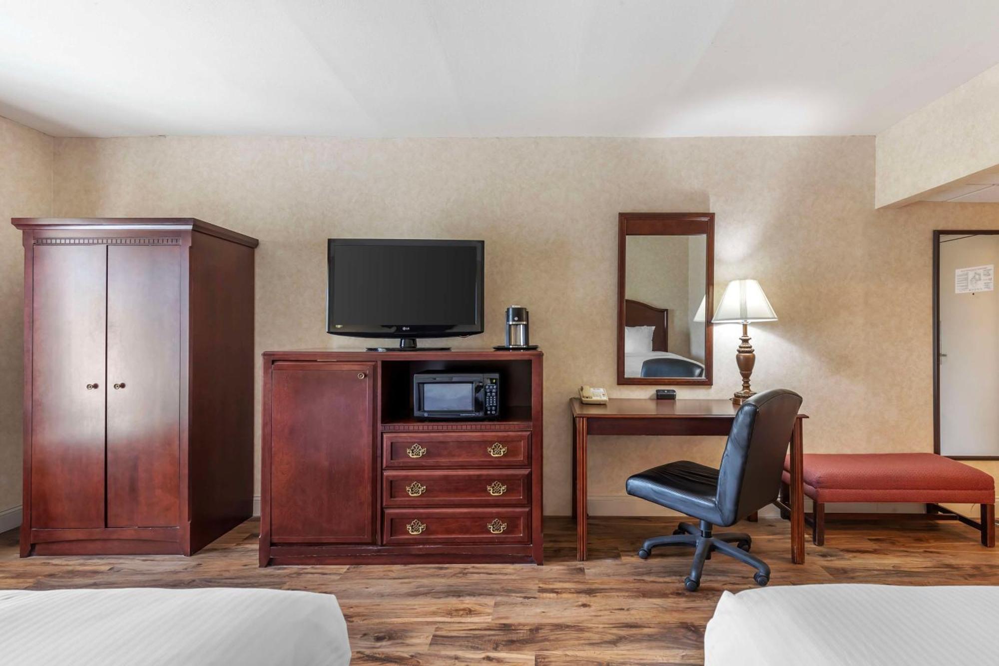Best Western Plus Steeplegate Inn Davenport Exterior foto