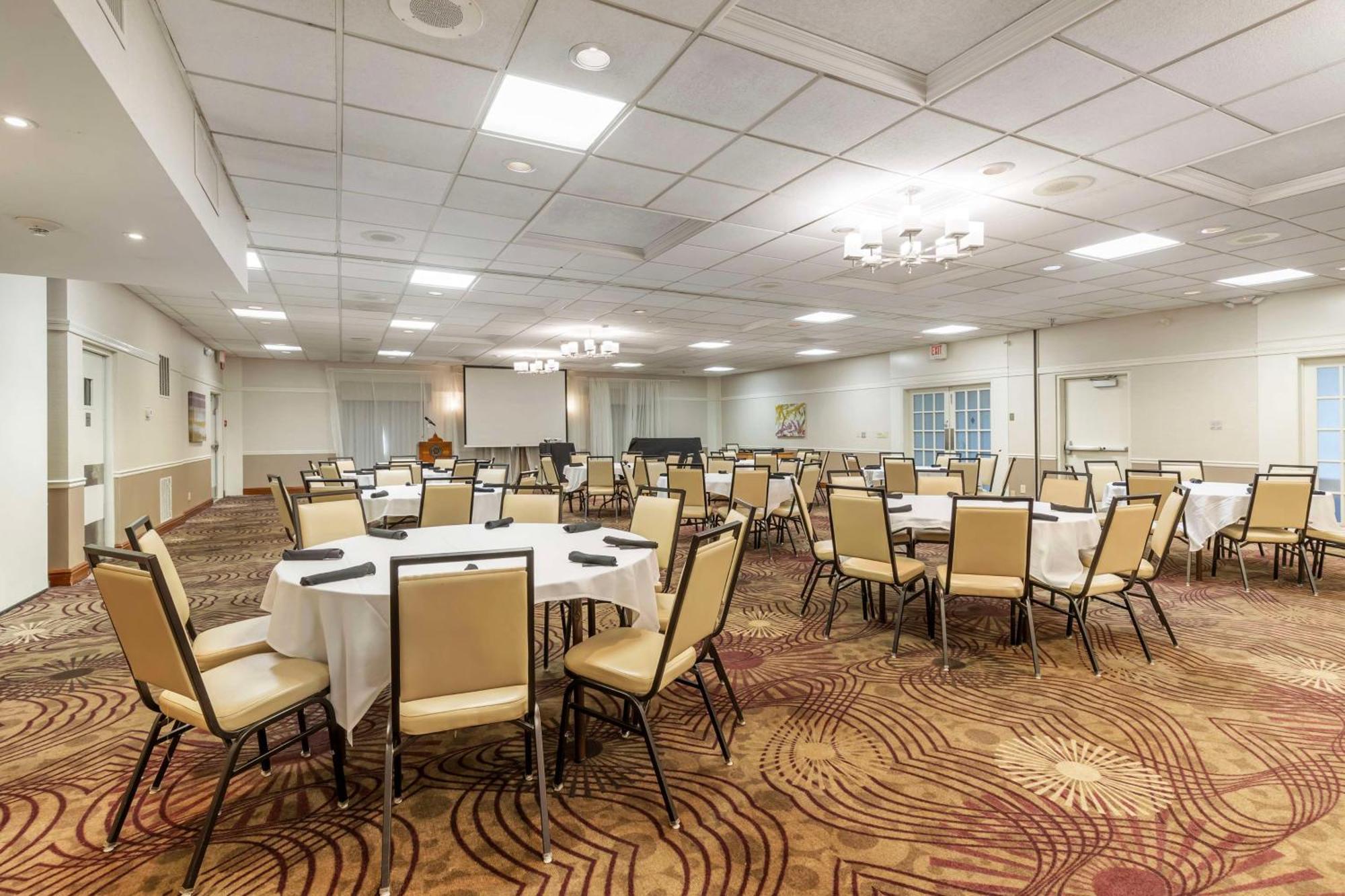Best Western Plus Steeplegate Inn Davenport Exterior foto