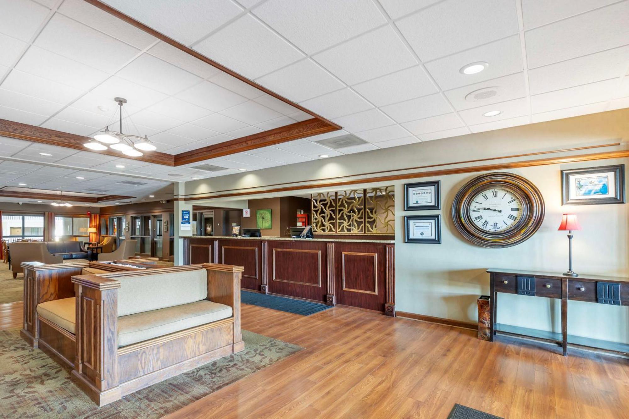 Best Western Plus Steeplegate Inn Davenport Exterior foto