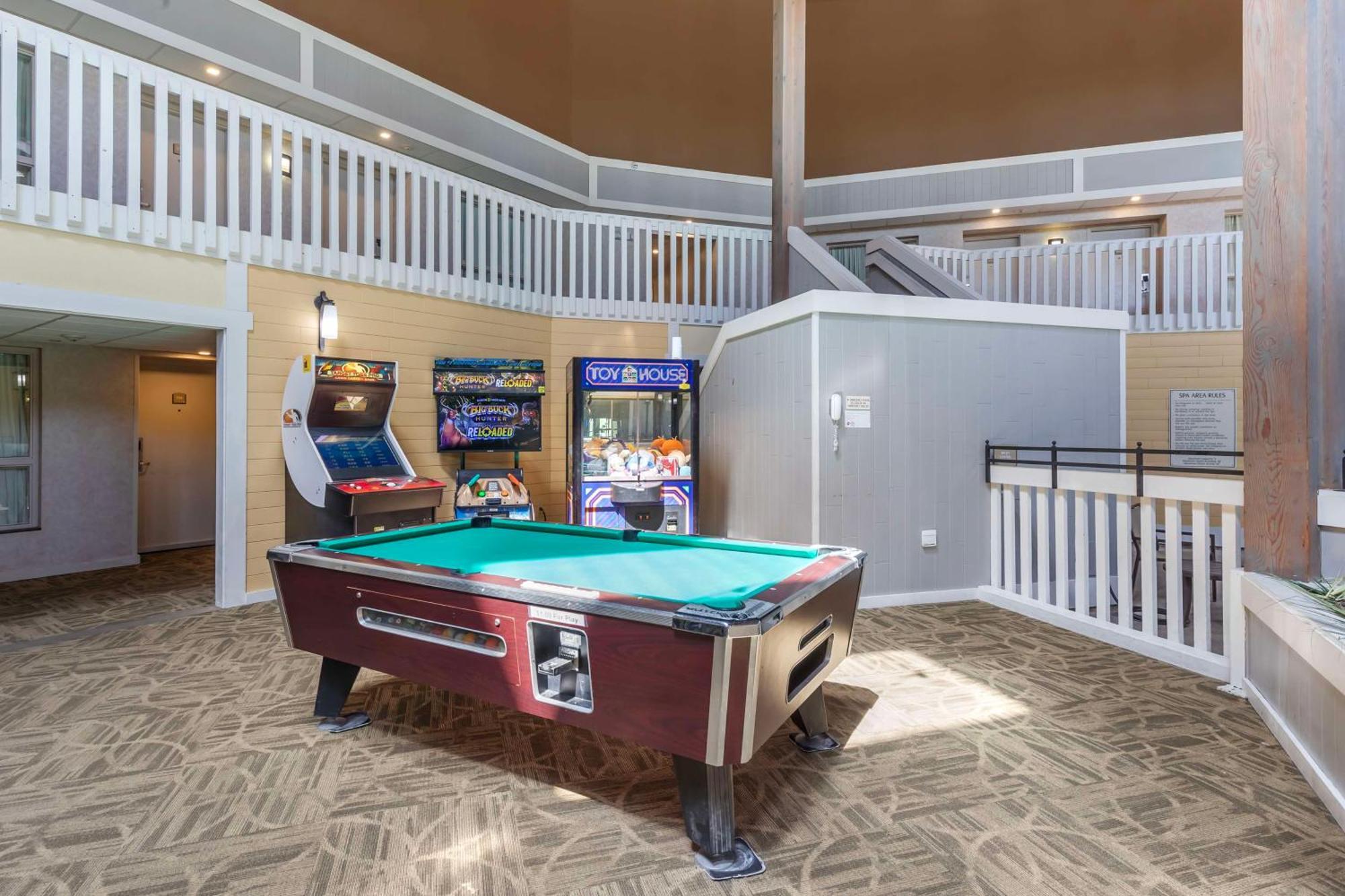 Best Western Plus Steeplegate Inn Davenport Exterior foto